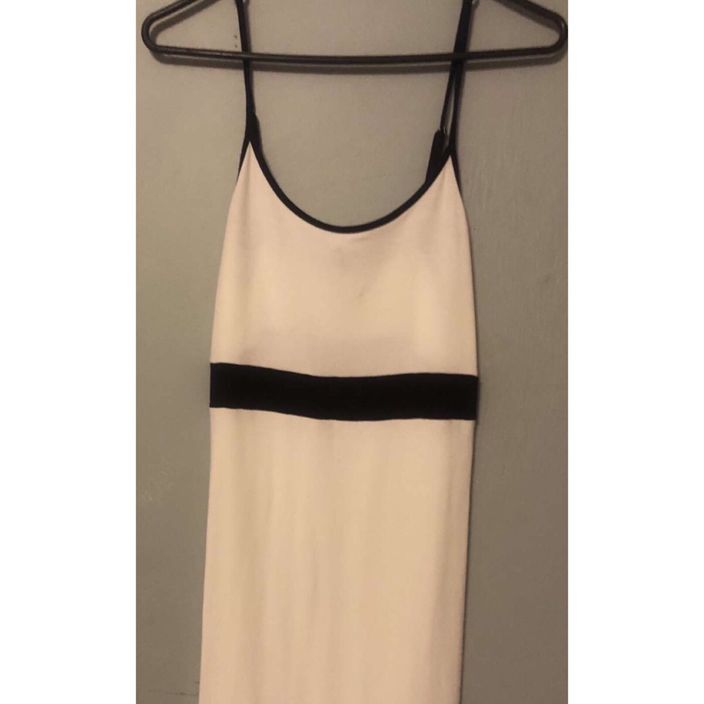 White/black simple dress